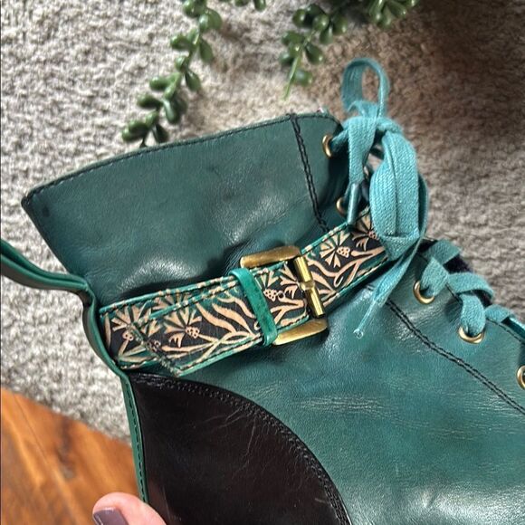 L’ARTISTE Stylish Teal and Black Ankle Boots - Picture 2 of 12